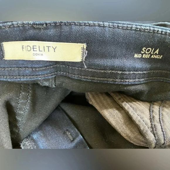 Fidelity Sola Mid Rise Ankle Skinny Jeans (31) in Luxe - Picture 8 of 9
